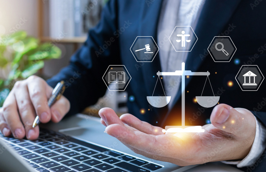 画像：ノートPCで画像編集しているイメージ