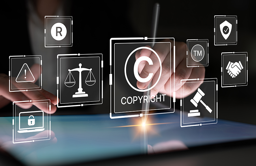 画像：ノートPCで画像編集しているイメージ